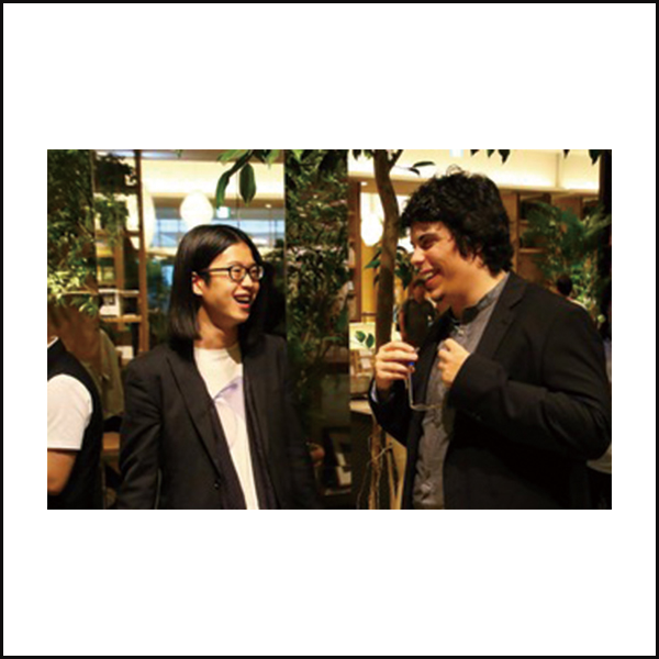 反田さんと東京フィルハーモニー交響楽団、主席指揮者であるアンドレア・バッティストーニ氏の写真